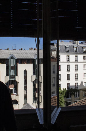 Appartement Xavier, rue St. Maur, Paris (Paris/NewYork) - Cédric Klapisch, 2011